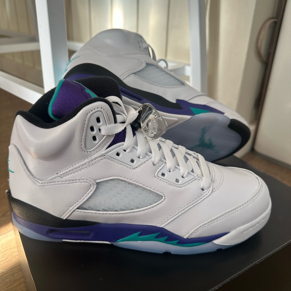 Jordan Air Retro 6 White and Black Sneakers